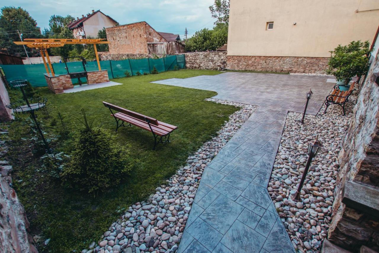 Vila Orient Hunedoara Exterior photo