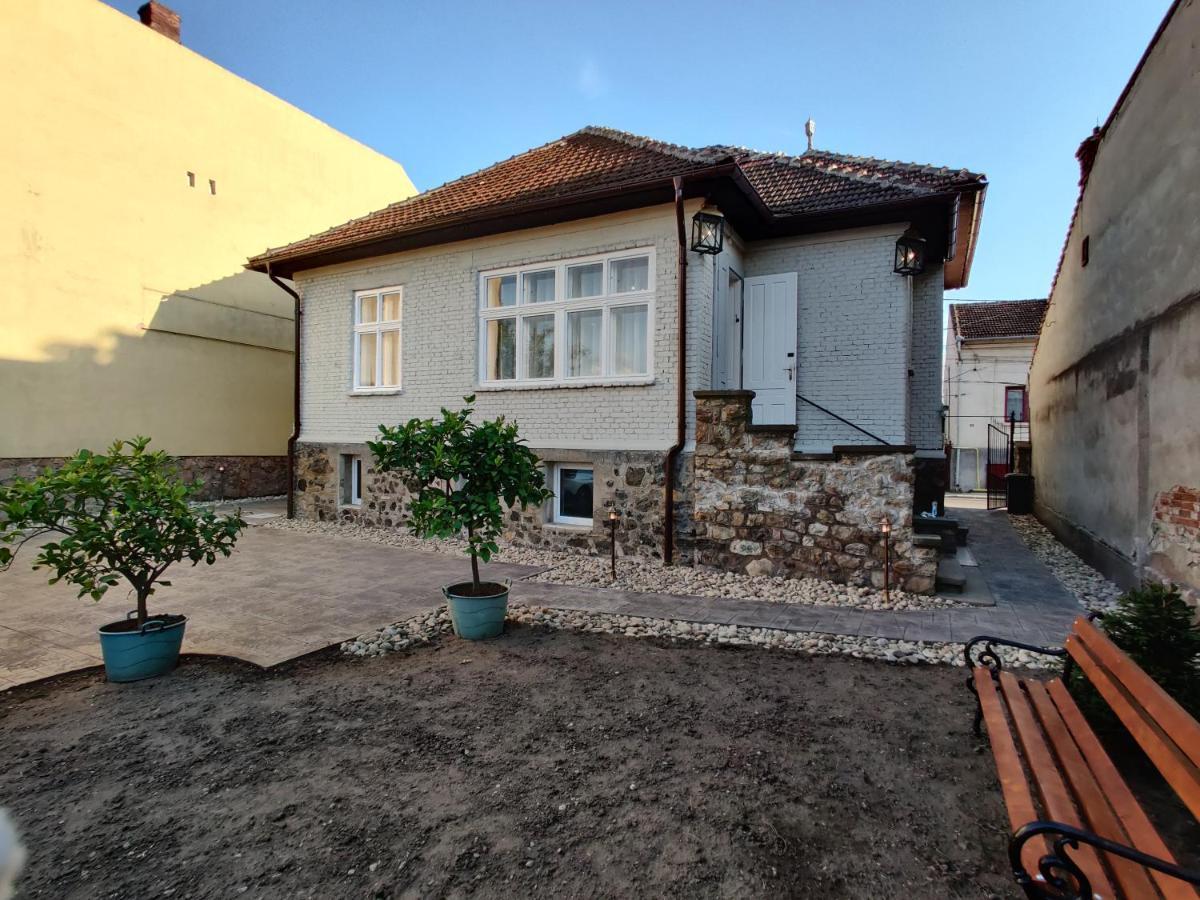 Vila Orient Hunedoara Exterior photo